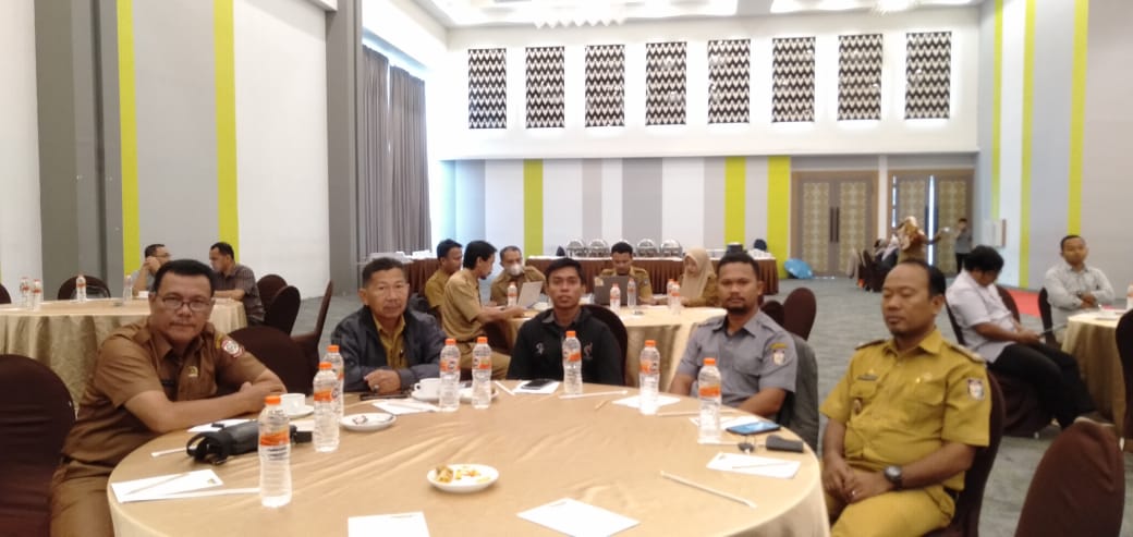 RAPAT DI HOTEL MAXONE